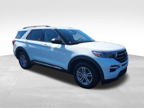 Used 2021 Ford Explorer XLT w/ Equipment Group 202A AWD/4WD image 7