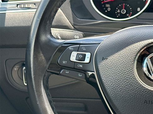 Used 2018 Volkswagen Tiguan SEL AWD/4WD image 27