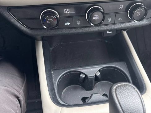 Used 2025 Honda HR-V LX image 15