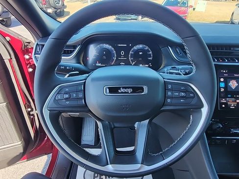 New 2025 Jeep Grand Cherokee Altitude image 11