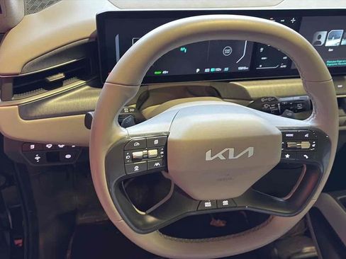 Certified 2024 Kia EV9 Wind AWD/4WD image 17