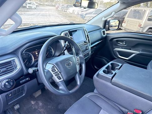 Used 2021 Nissan Titan SV image 21