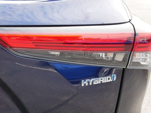 Used 2022 Toyota Highlander XLE AWD/4WD image 17