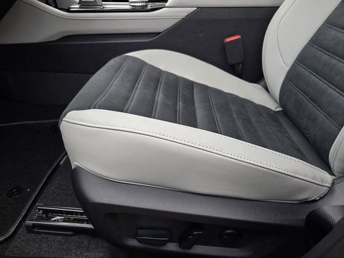 New 2026 Mitsubishi Outlander LE image 19