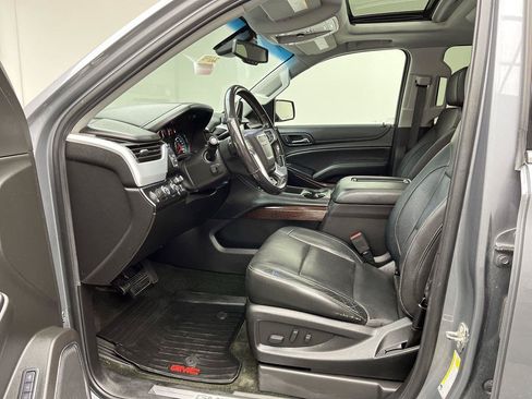 Used 2018 GMC Yukon XL SLT w/ Open Road Package AWD/4WD image 3