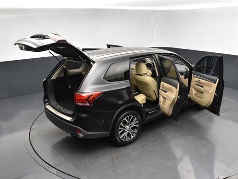 Used 2016 Mitsubishi Outlander SE image 26