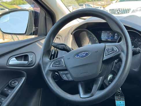 Used 2018 Ford Focus SE FWD image 12