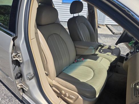 Used 2008 Buick Lucerne CXL w/ Ultra Confidence Package FWD image 18