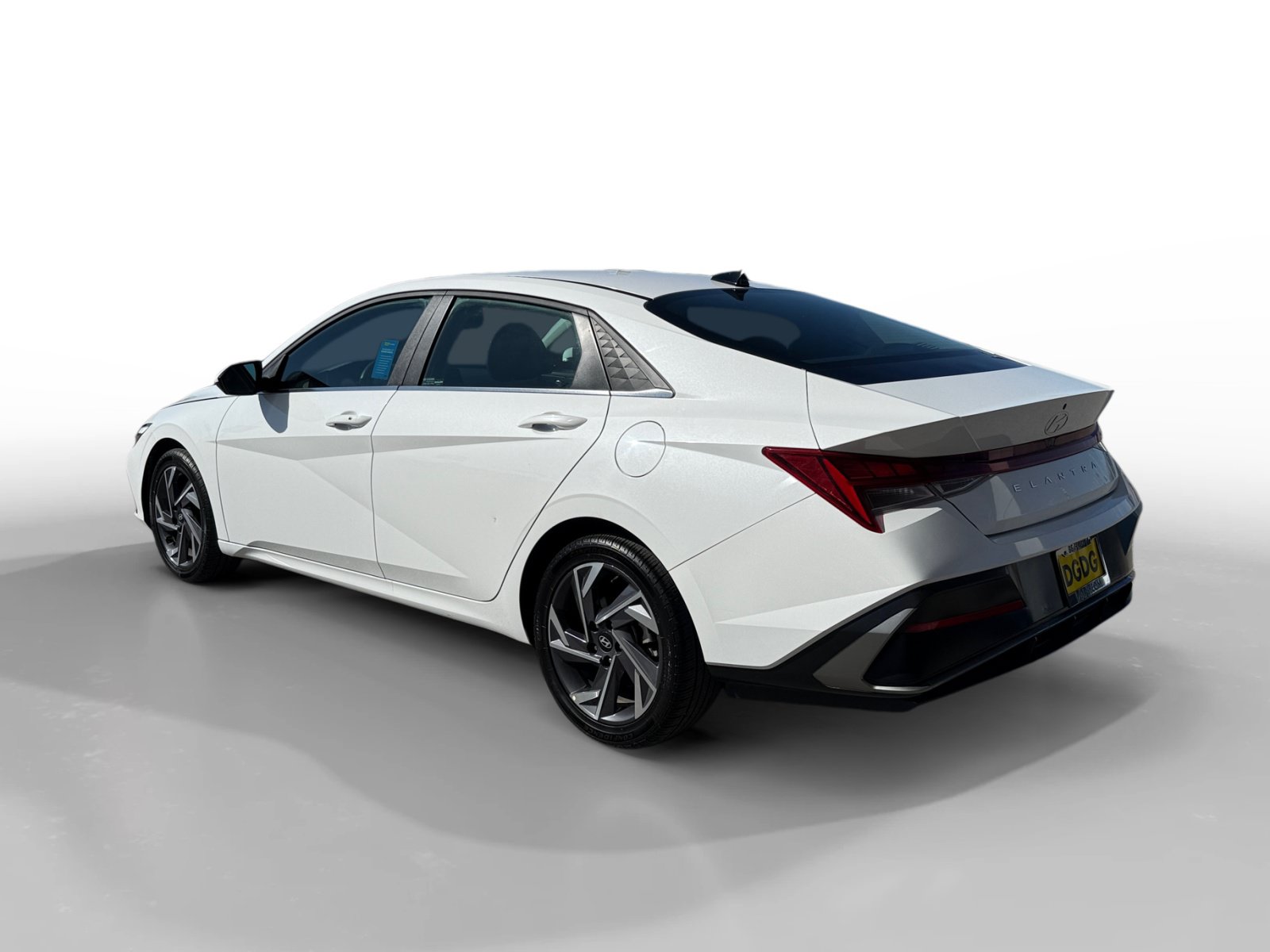 Used 2025 Hyundai Elantra SEL FWD image 3