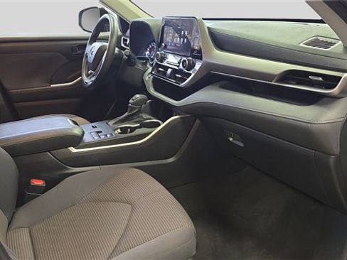 Used 2023 Toyota Highlander L image 13