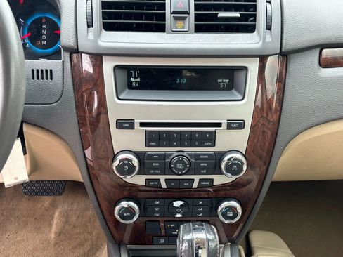 Used 2011 Ford Fusion SEL image 17