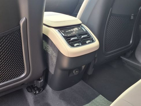 New 2026 Volvo XC90 B5 Plus w/ Protection Package Premier AWD/4WD image 18