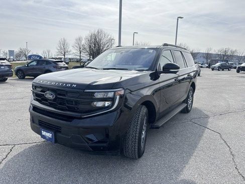 Used 2025 Ford Expedition Active image 3