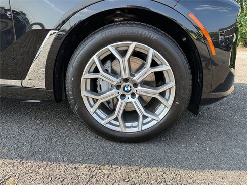 New 2026 BMW X7 xDrive40i w/ Premium Package image 16