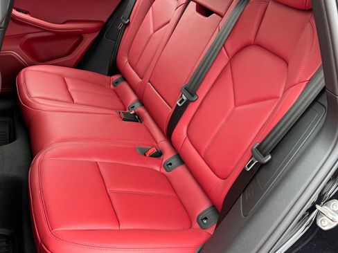 New 2026 Porsche Macan image 17