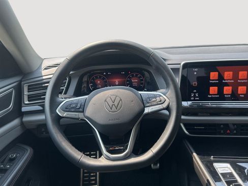 Used 2024 Volkswagen Atlas Peak Edition SE AWD/4WD image 11