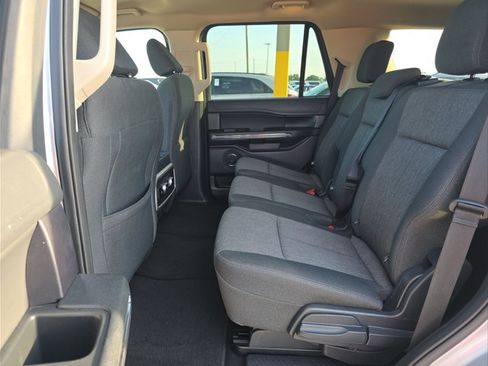 Used 2024 Ford Expedition XLT RWD image 5