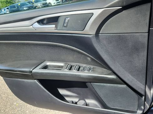 Used 2020 Ford Fusion SE FWD image 9