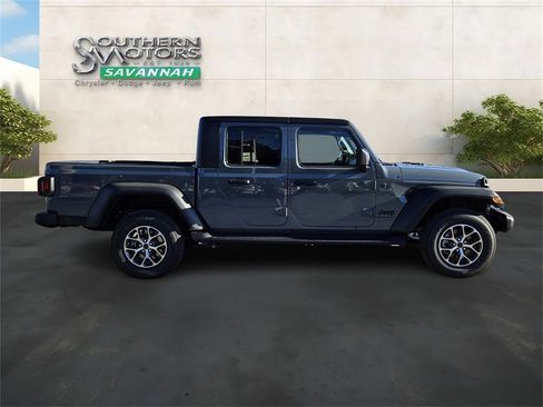 New 2025 Jeep Gladiator Sport image 6