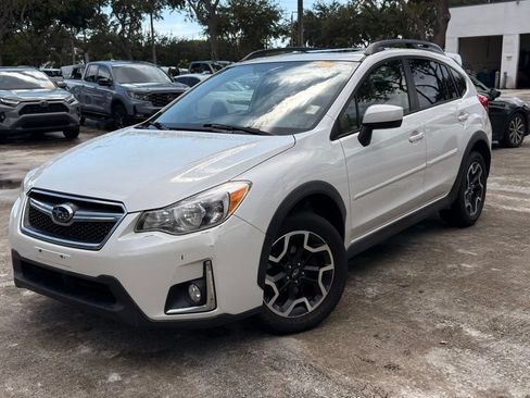 Used 2017 Subaru Crosstrek 2.0i Premium w/ Moonroof Package AWD/4WD image 2