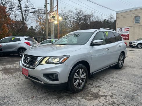 Used 2019 Nissan Pathfinder SL image 2
