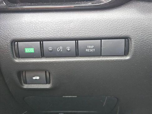 Used 2023 Nissan Sentra SV w/ SV Premium Package FWD image 11
