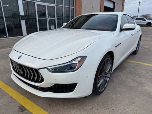 Used 2018 Maserati Ghibli image 2