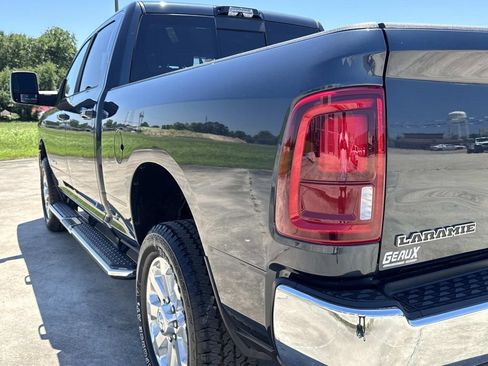 New 2026 RAM 2500 Laramie AWD/4WD image 11