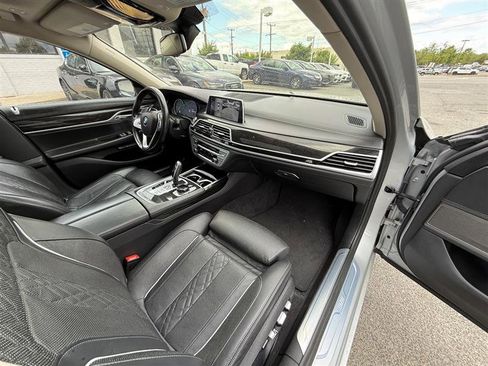 Used 2018 BMW 750Li xDrive AWD/4WD image 28