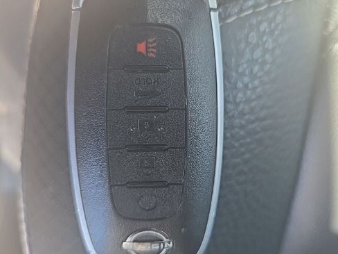 Used 2025 Nissan Pathfinder SL AWD/4WD image 42