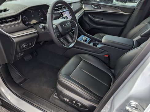 New 2025 Jeep Grand Cherokee Limited w/ Trailer Tow Package image 9