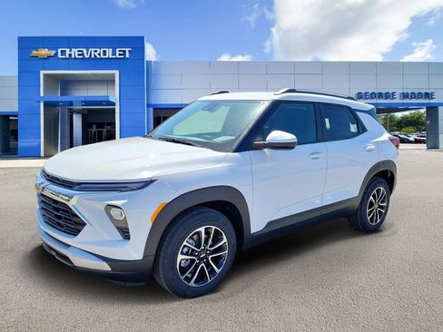 New 2026 Chevrolet TrailBlazer LT FWD image 2