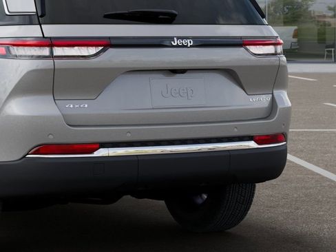 New 2025 Jeep Grand Cherokee Laredo X w/ Luxury Tech Group I AWD/4WD image 13