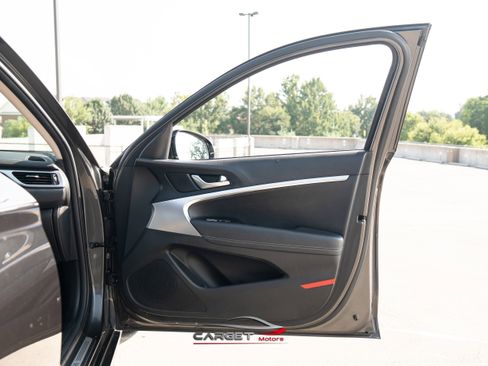 Used 2022 Genesis G70 2.0T image 37