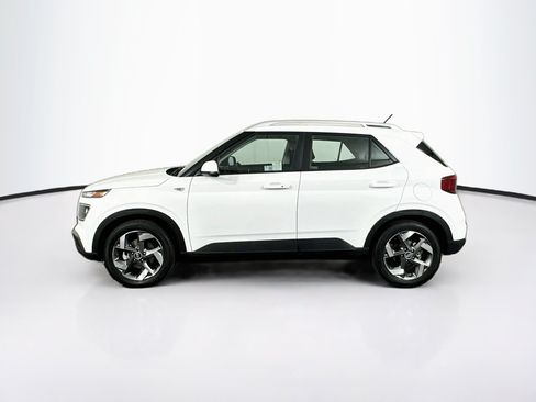 Used 2025 Hyundai Venue SEL FWD image 4