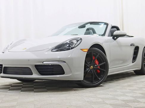 Used 2018 Porsche 718 Boxster S image 8