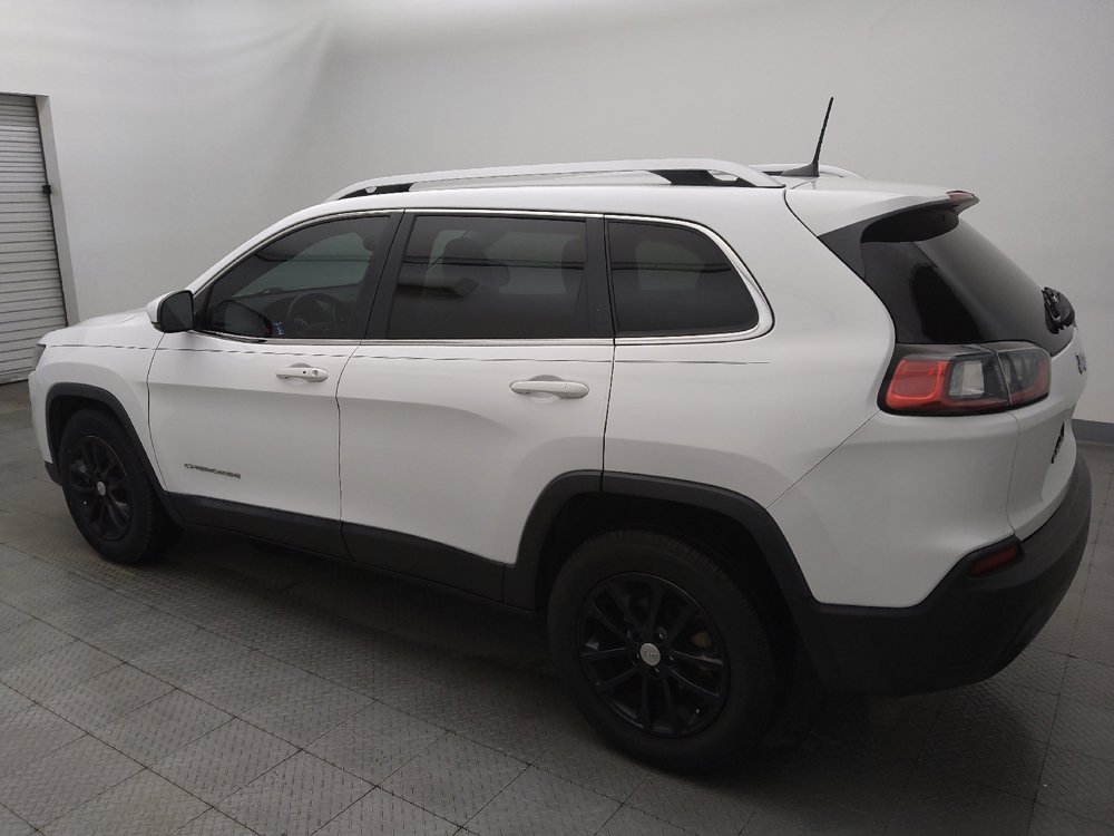 Used 2019 Jeep Cherokee Latitude Plus w/ Comfort/Convenience Group FWD image 3