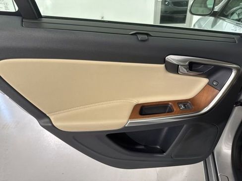 Used 2016 Volvo S60 T5 image 17