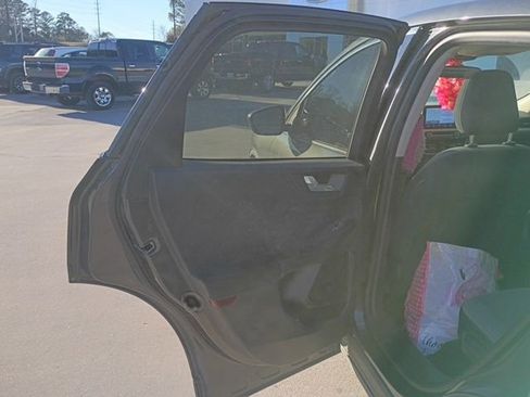 Used 2020 Ford Escape SE image 16