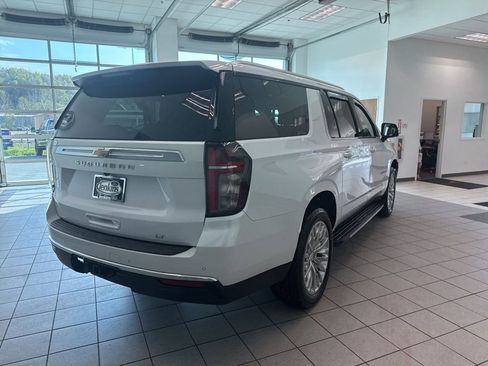 Used 2023 Chevrolet Suburban LT w/ Luxury Package AWD/4WD image 17