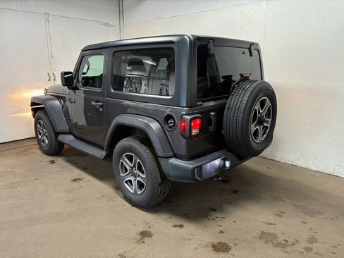 Used 2022 Jeep Wrangler Sport AWD/4WD image 7