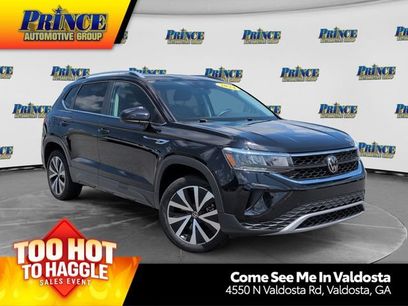 Used 2024 Volkswagen Taos SE w/ Panoramic Sunroof Package