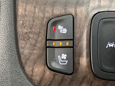 Used 2021 GMC Acadia Denali w/ Denali Technology Package image 33