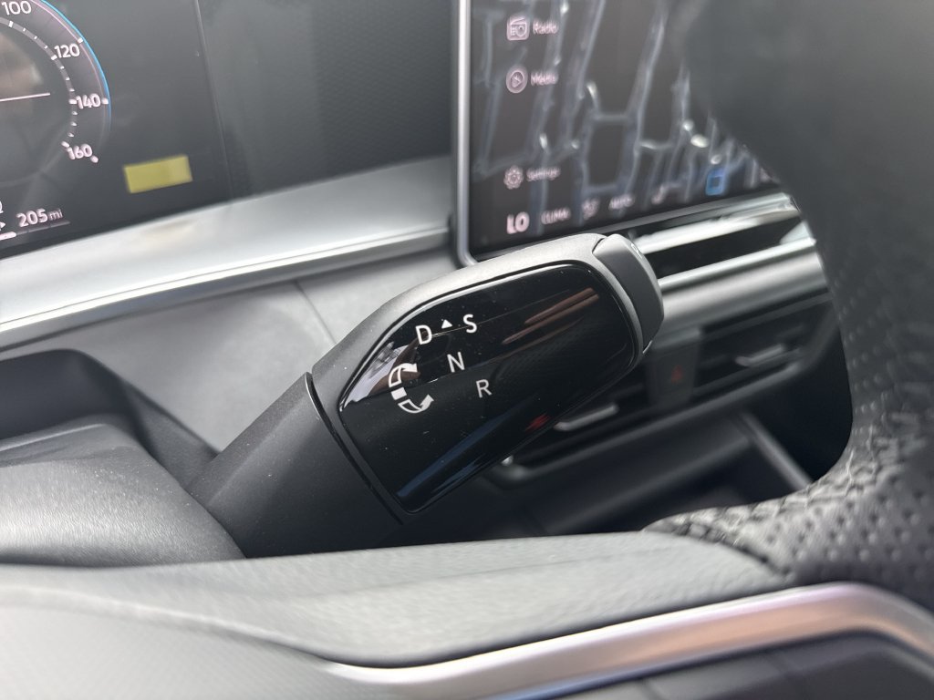 New 2026 Volkswagen Tiguan SE R-Line FWD image 19