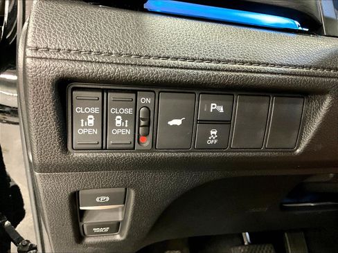 Used 2025 Honda Odyssey Elite image 38