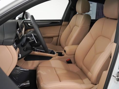 Certified 2026 Porsche Macan S AWD/4WD image 5