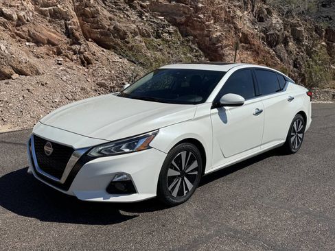 Used 2019 Nissan Altima 2.5 SV image 1