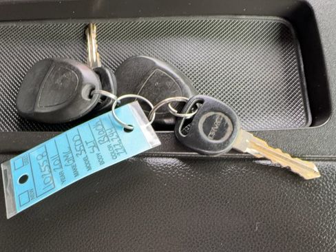 Used 2011 GMC Sierra 3500 SLT w/ SLT Convenience Package image 15