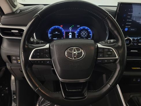Used 2023 Toyota Highlander Platinum FWD image 15