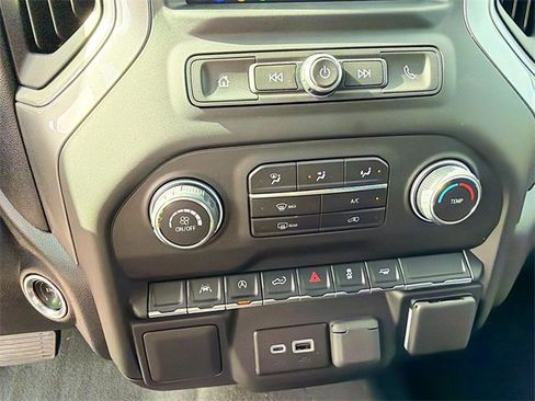 Used 2024 Chevrolet Silverado 1500 Custom image 30